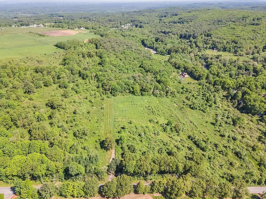 Wattaquadock Hill Rd, Bolton