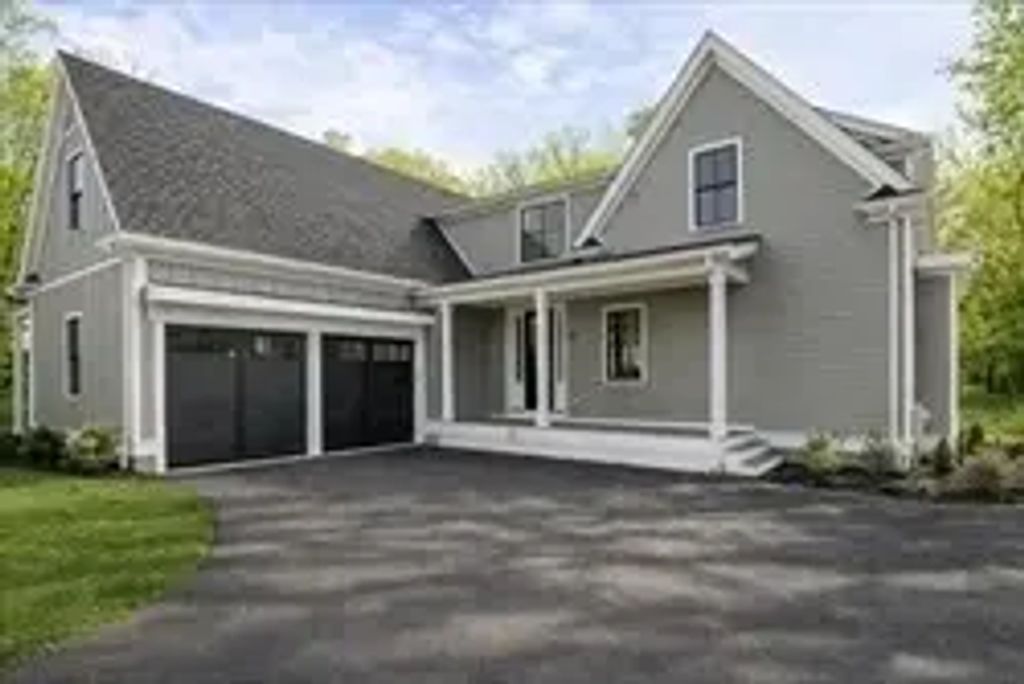 46 Country Farm Road, Framingham