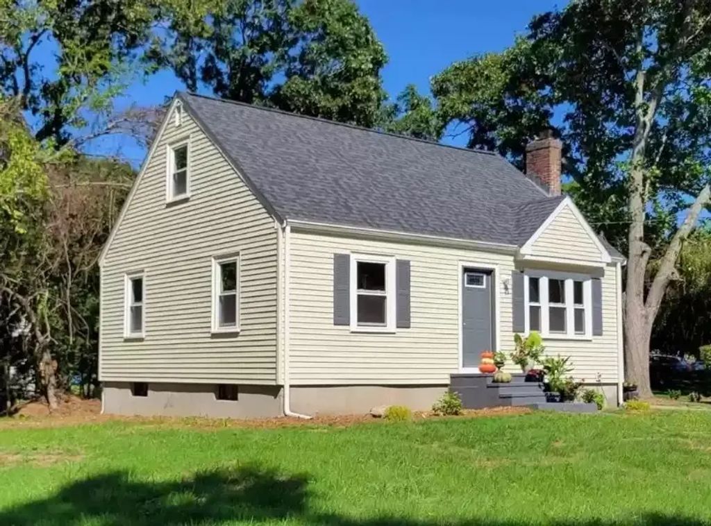 15 Boyden Drive, Foxboro