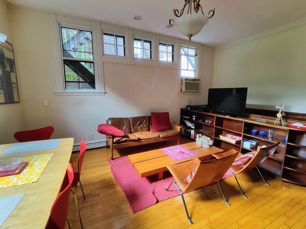 10 Hilliard St #2, Cambridge