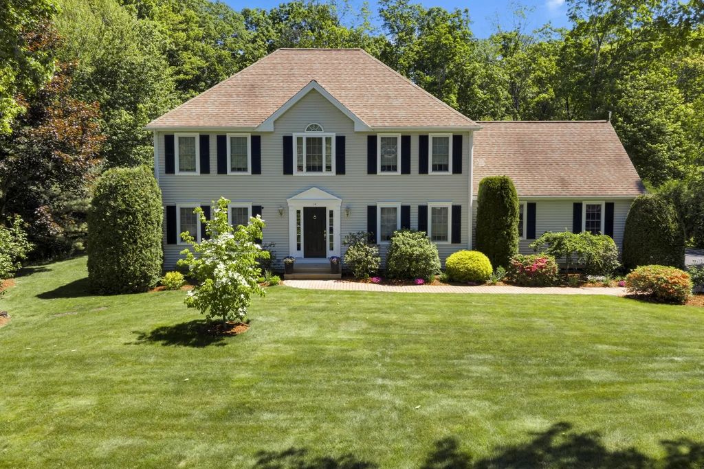 14 Old Towne Way, Sturbridge