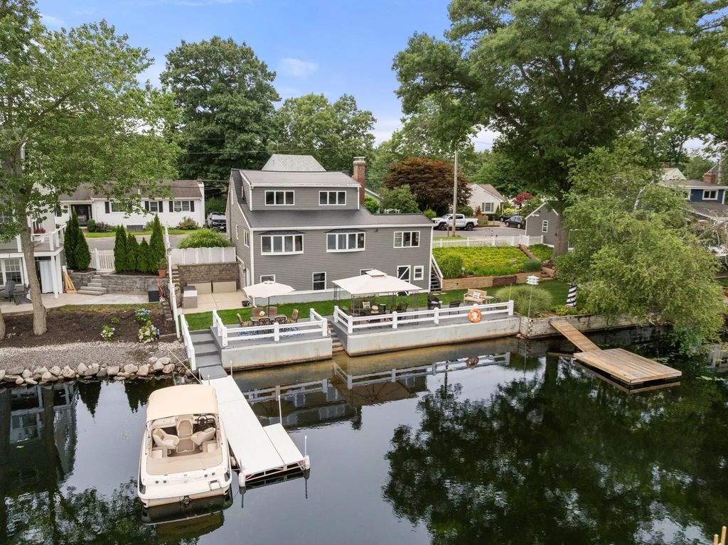 32 Treasure Island Rd, Plainville