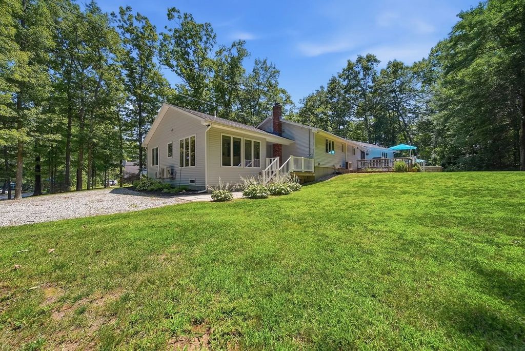 1 Rock Forest Drive, Hooksett