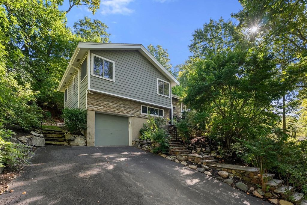 109 Wallis Road, Brookline