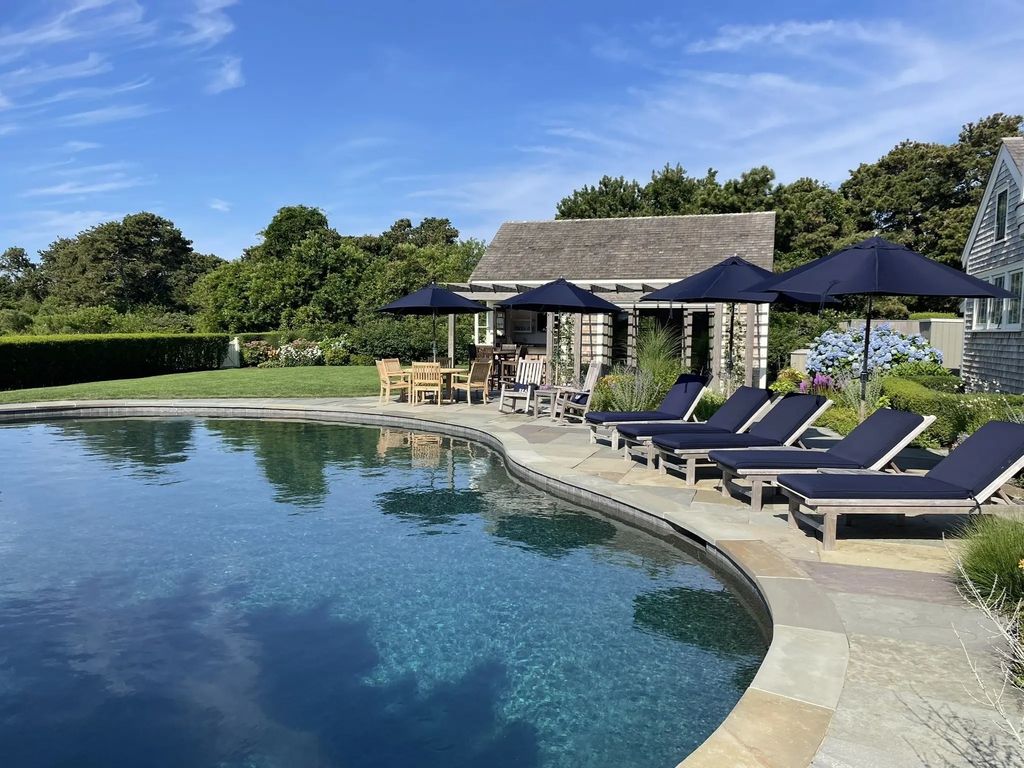 1 Pochick Avenue, Nantucket