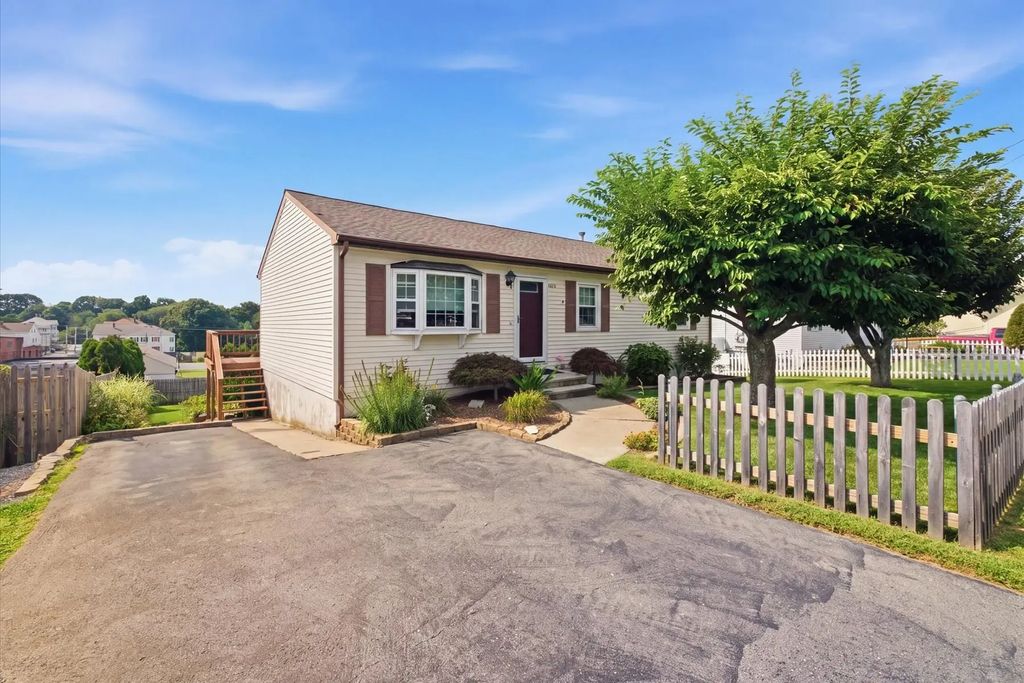 680 N Underwood St, Fall River