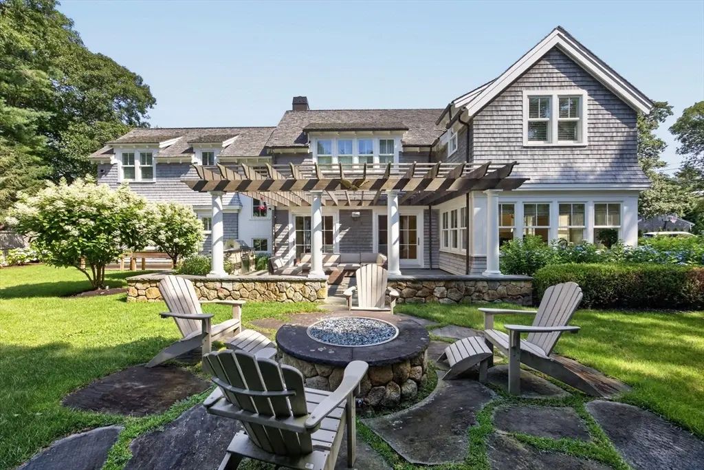141 Hollingsworth Rd, Barnstable