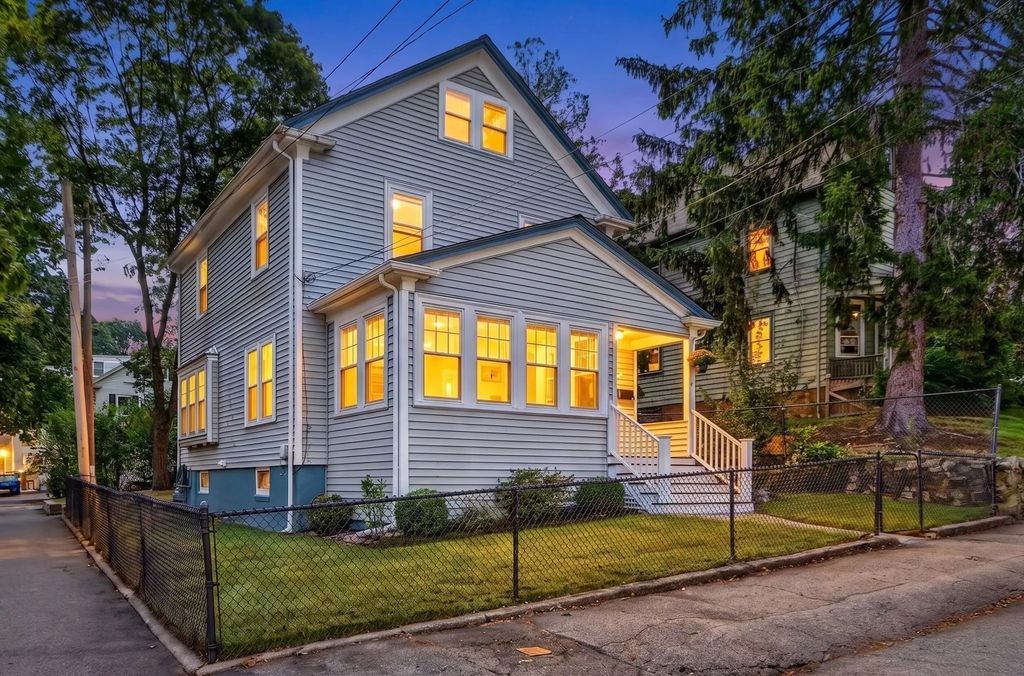 31 Greenhood St, Dedham