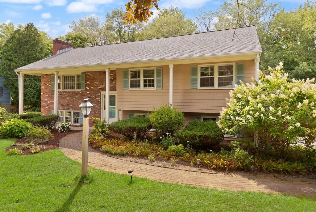 12 Old Stagecoach Rd, Bedford