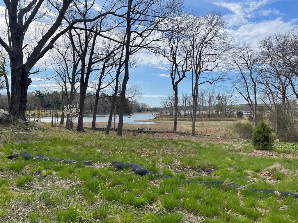 98 Black Horse Lane, Cohasset