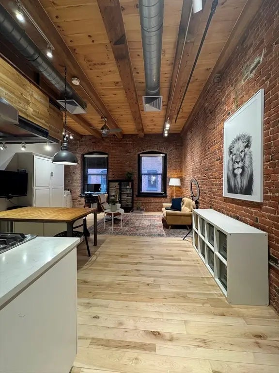 21 Wormwood St #218, Boston