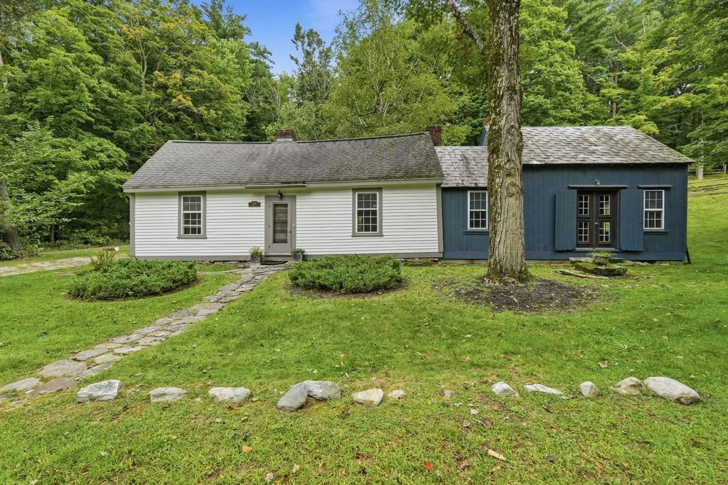 13 Still Corner Rd, Leverett