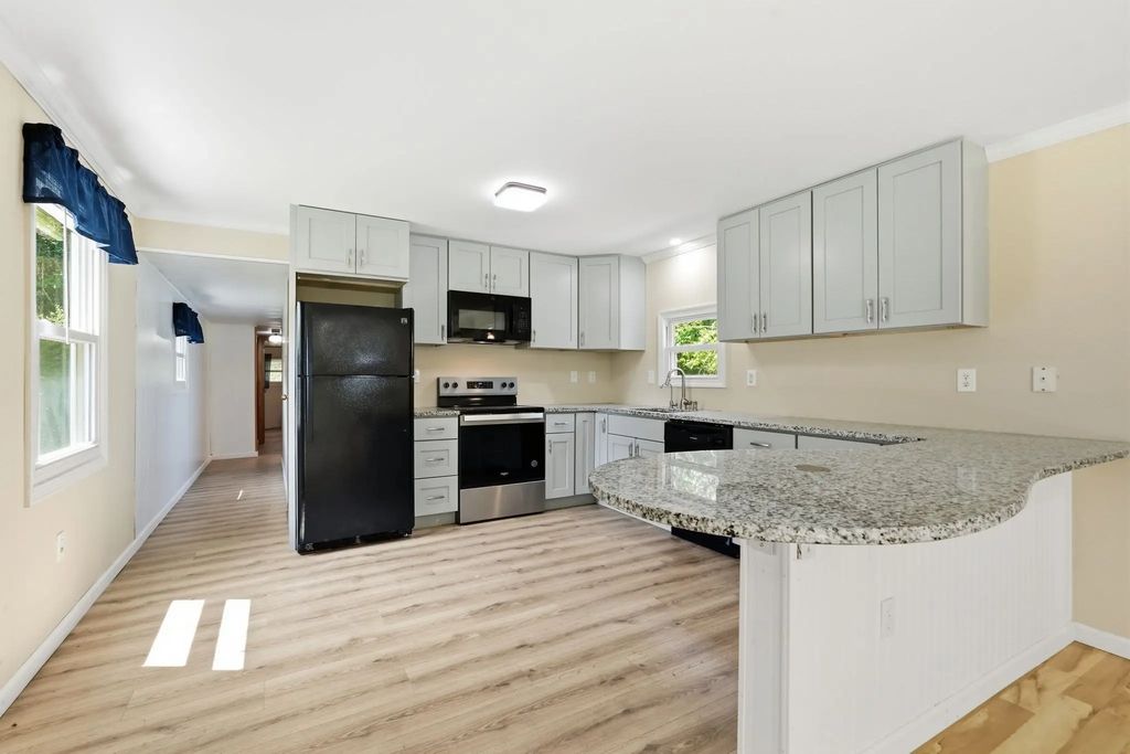 78 Searle Rd, Huntington