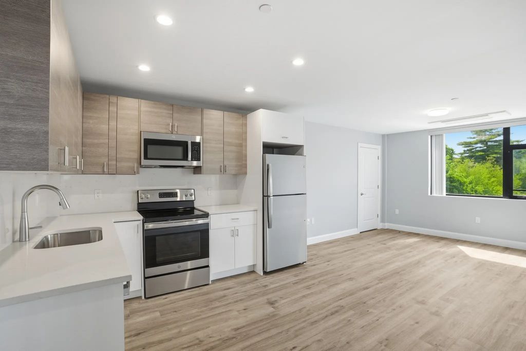 632 Centre St #301, Boston