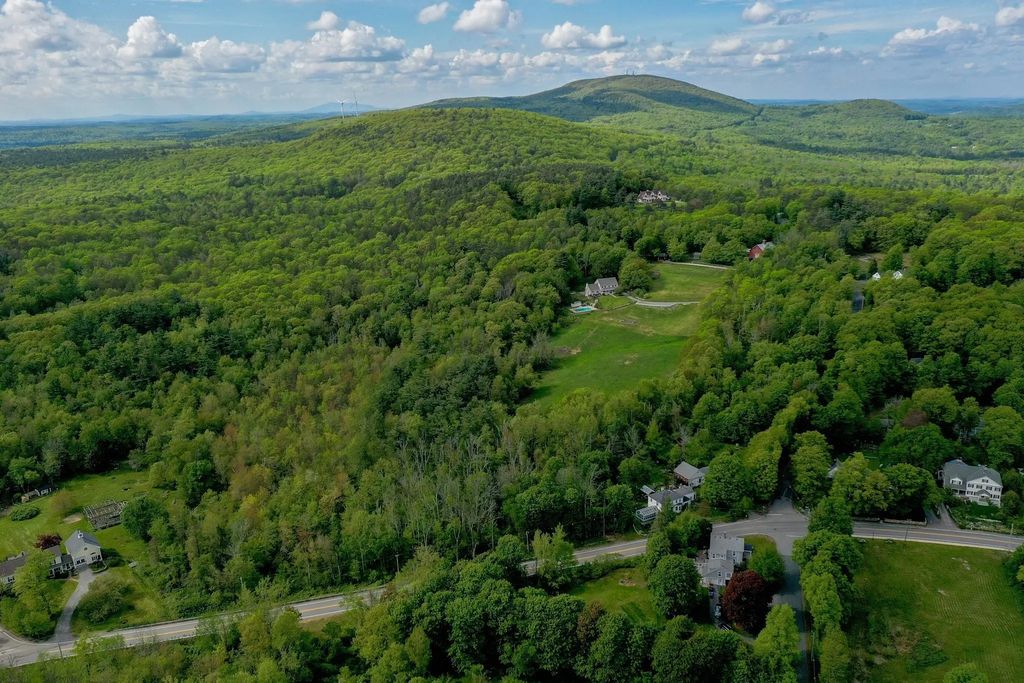 56 Hubbardston Rd, Princeton