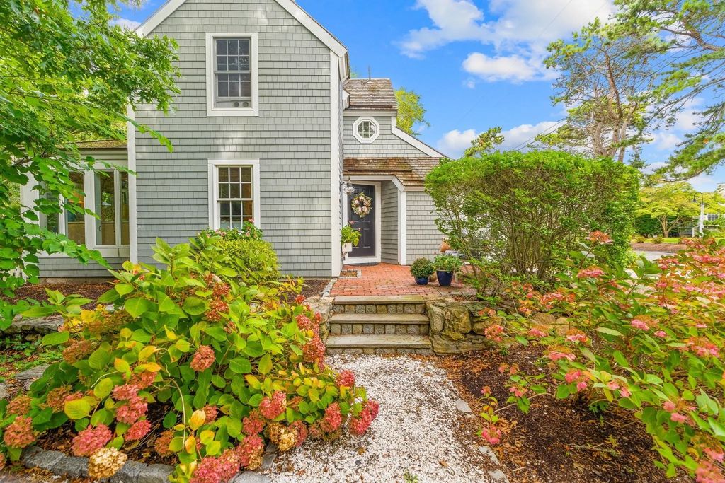 28 Flying Cloud Cr, Mashpee