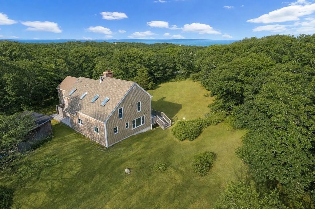 8 Jeffers Way, Aquinnah