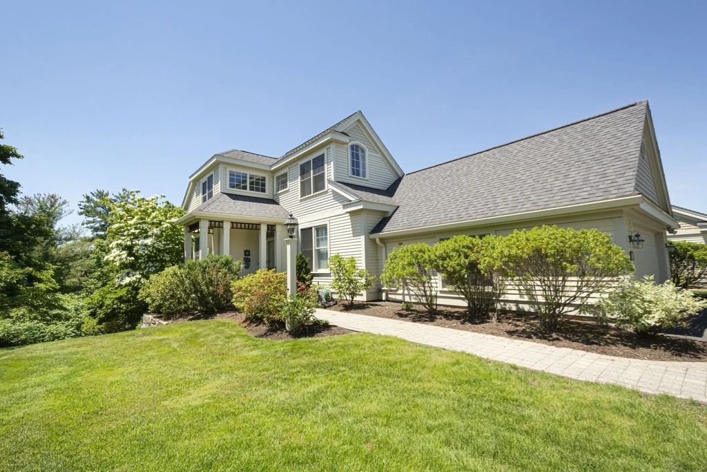 53 Carriage Hill #53, Southborough