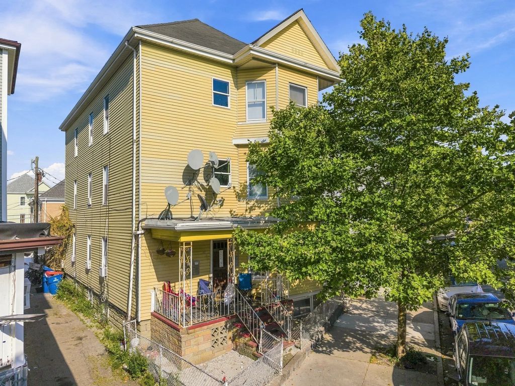 866 Brock Ave, New Bedford