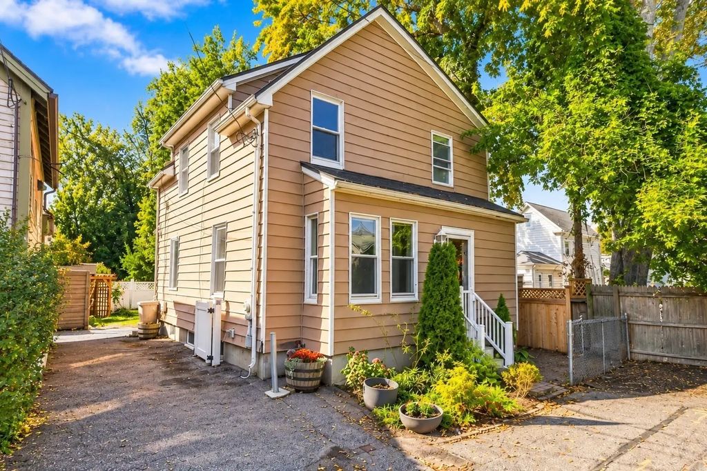 12 Linden Pl, Somerville