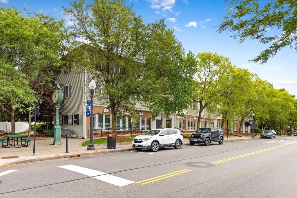 717 Washington St #e, Canton