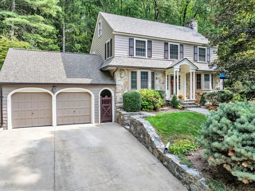 8 Old Colony Road, Worcester