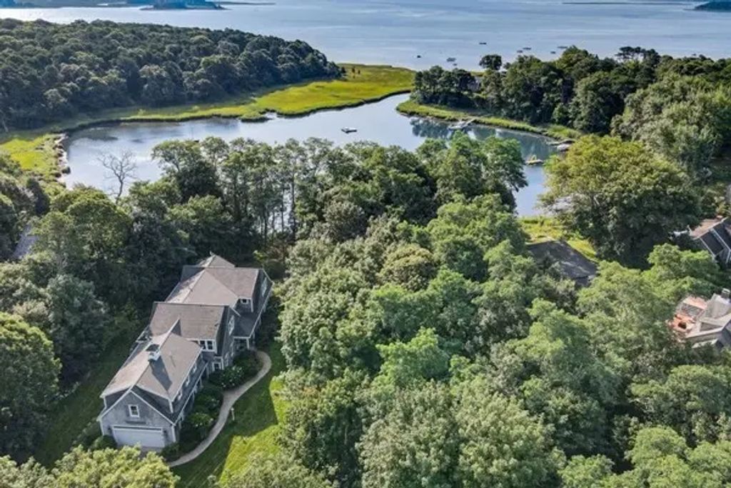 7 Lockwood Ln, Orleans