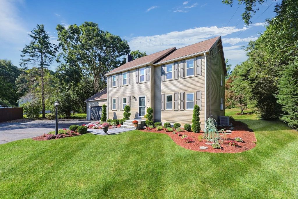 34 Zarek Dr, Attleboro