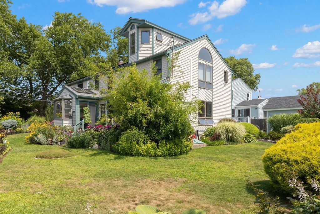 17 Sutton Ave, Salem