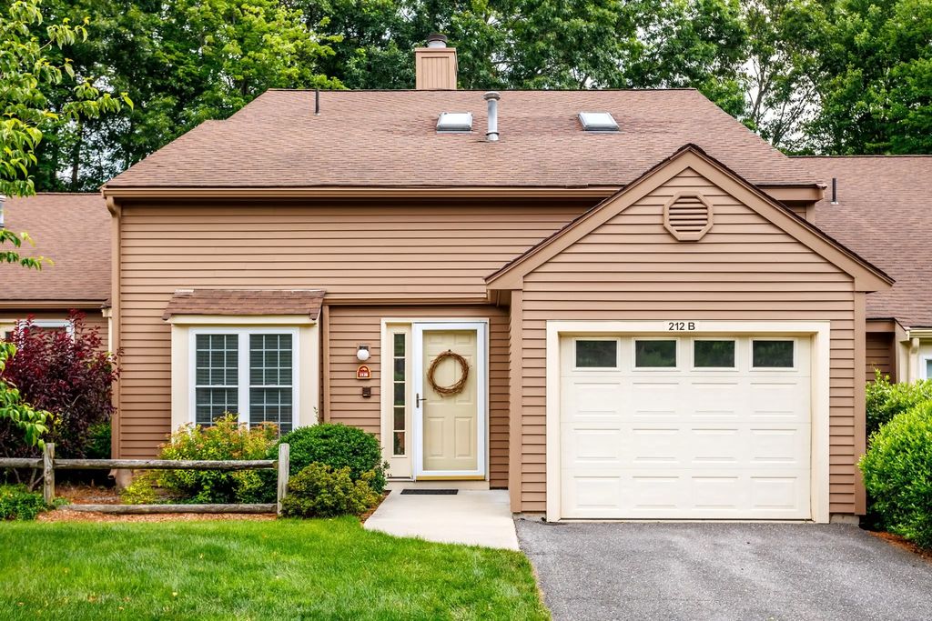212 Ridgefield Cir #212b, Clinton