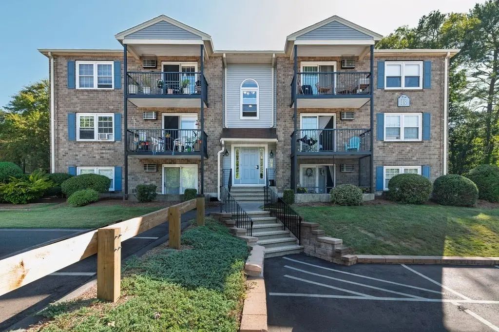 610 South Franklin Street #b204, Holbrook