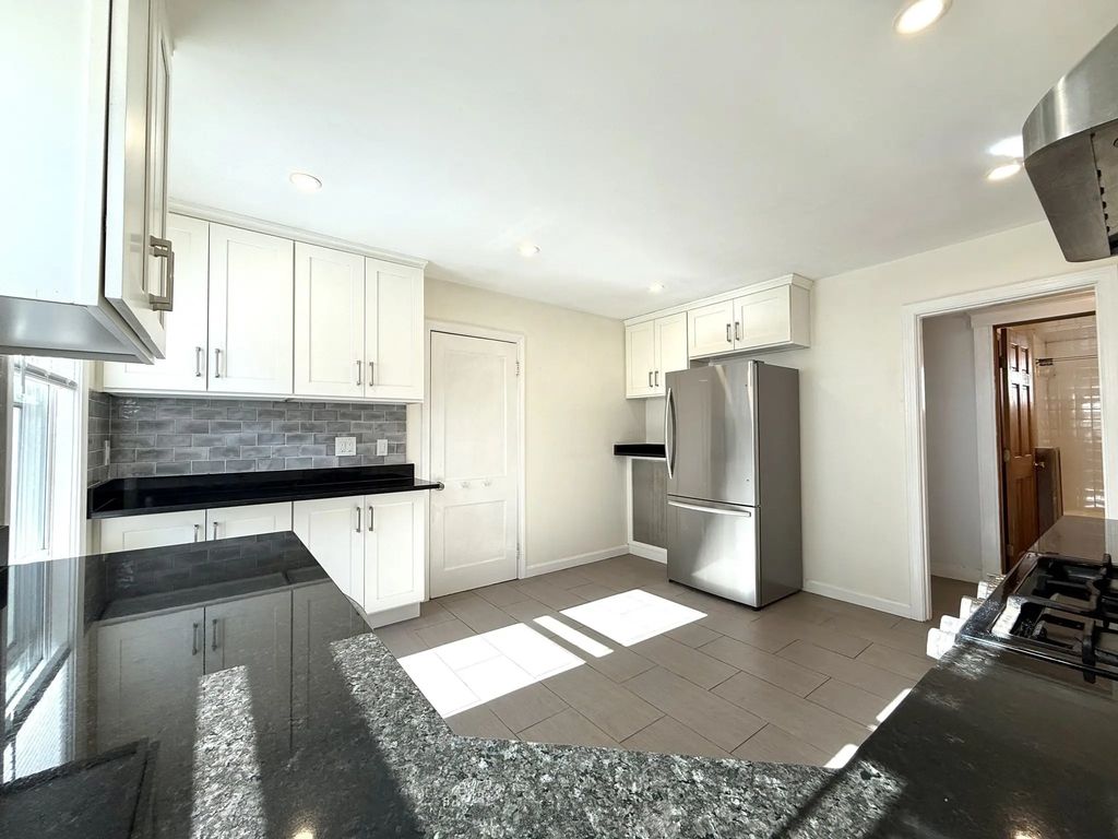 11 Melbourne Ave. #1, Newton