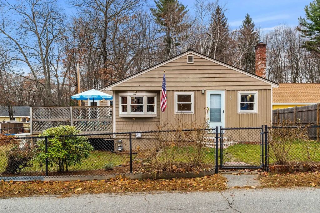 57 Richardson Ave, Dracut