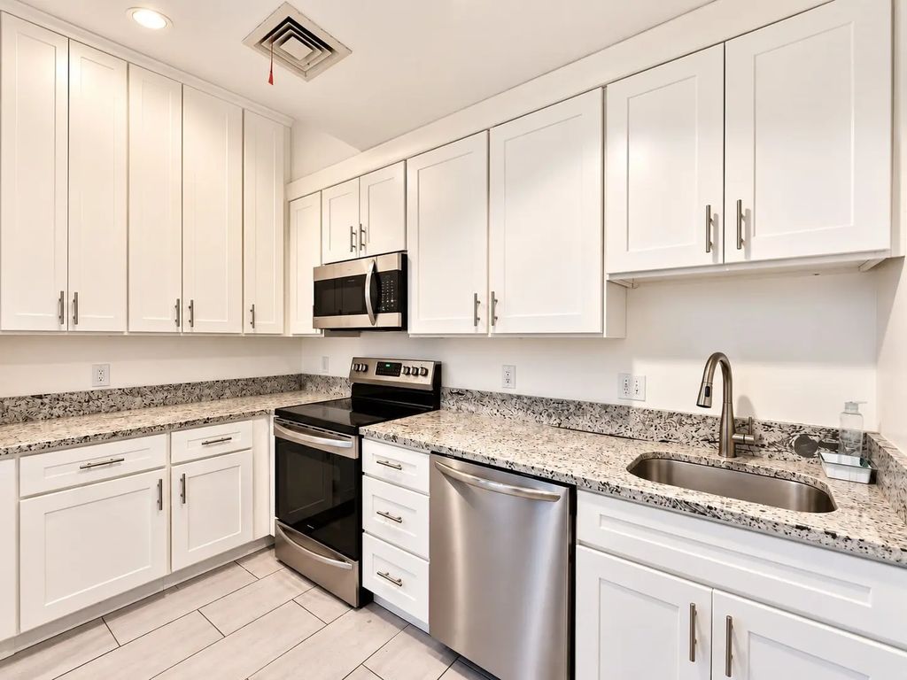 10 Weston Ave #420, Quincy