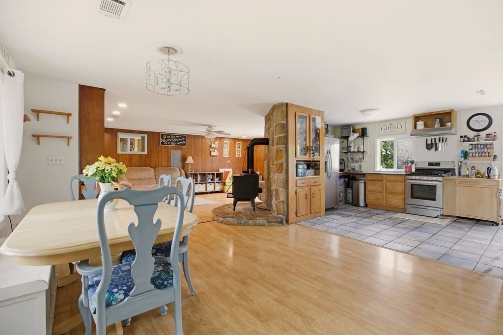 304 Bushee Road, Swansea