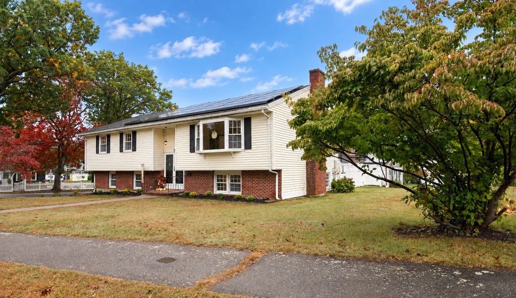 31 Towne Crest Drive, Stoneham