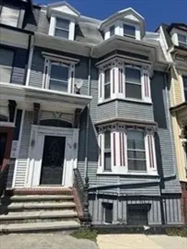 570 E Broadway, Boston