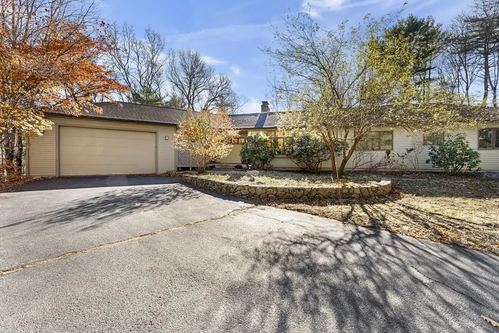 84 Davison Dr., Lincoln