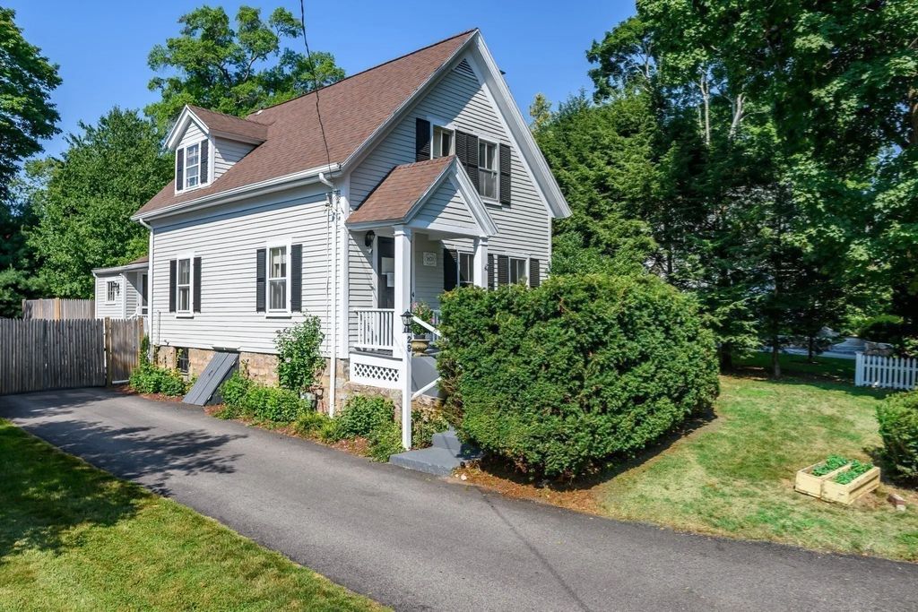 29 Cottage Street, Wellesley