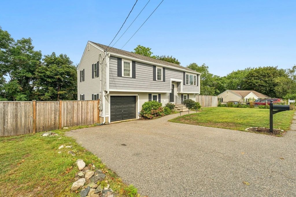 8 Skyview Ln, Woburn