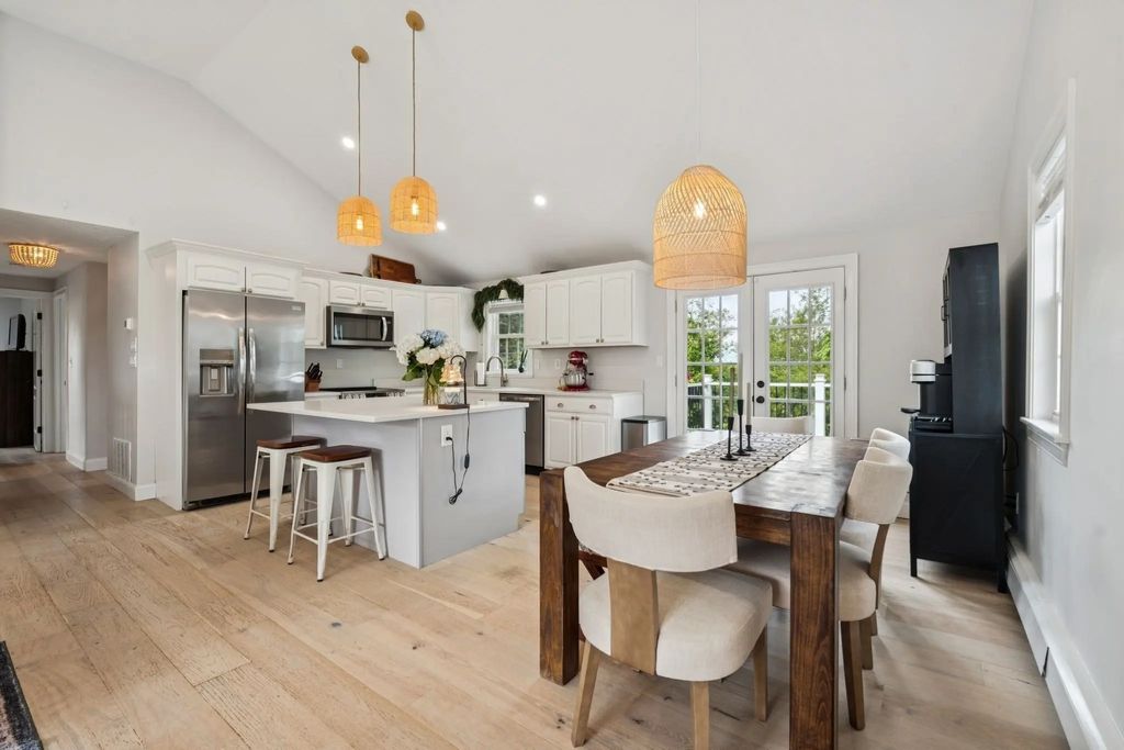 8 Skyview Ln, Woburn