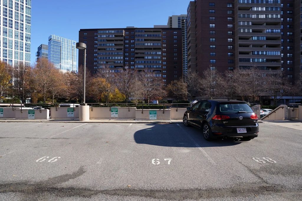 9 Hawthorne Pl Pkg 67, Boston