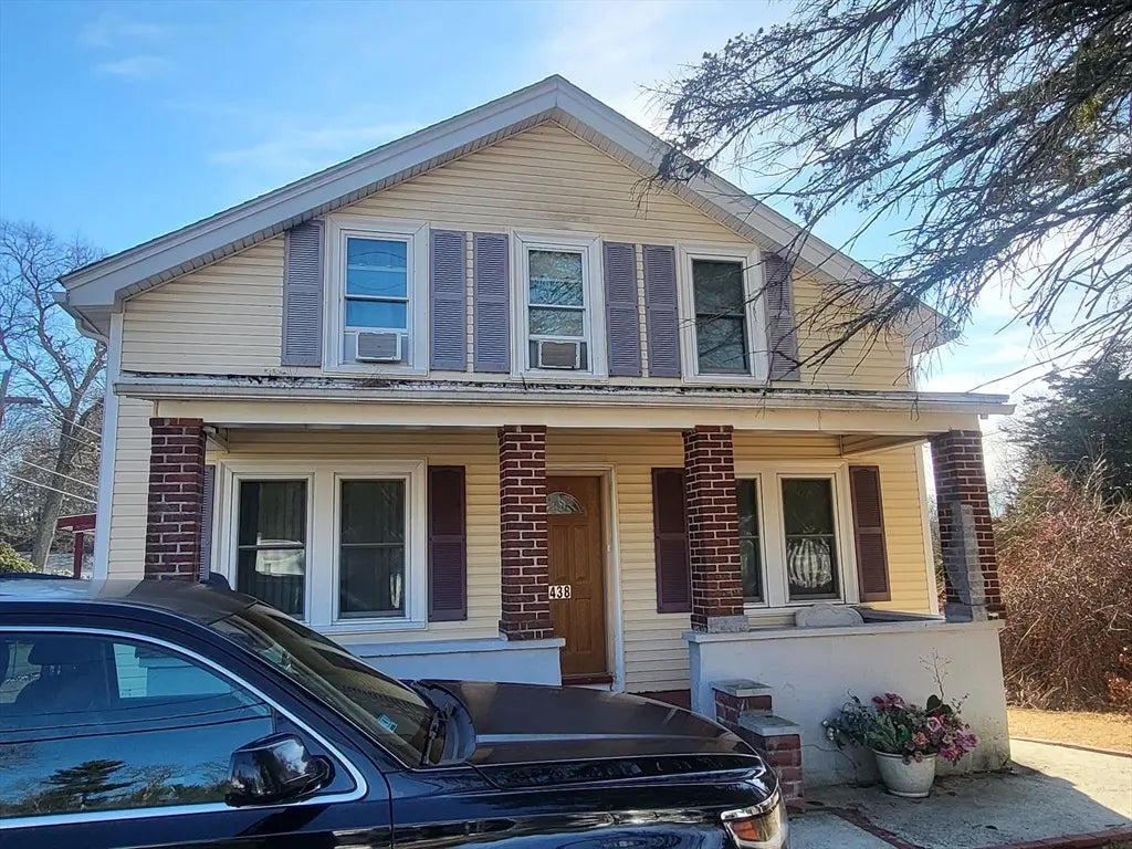 438 School St, Stoughton