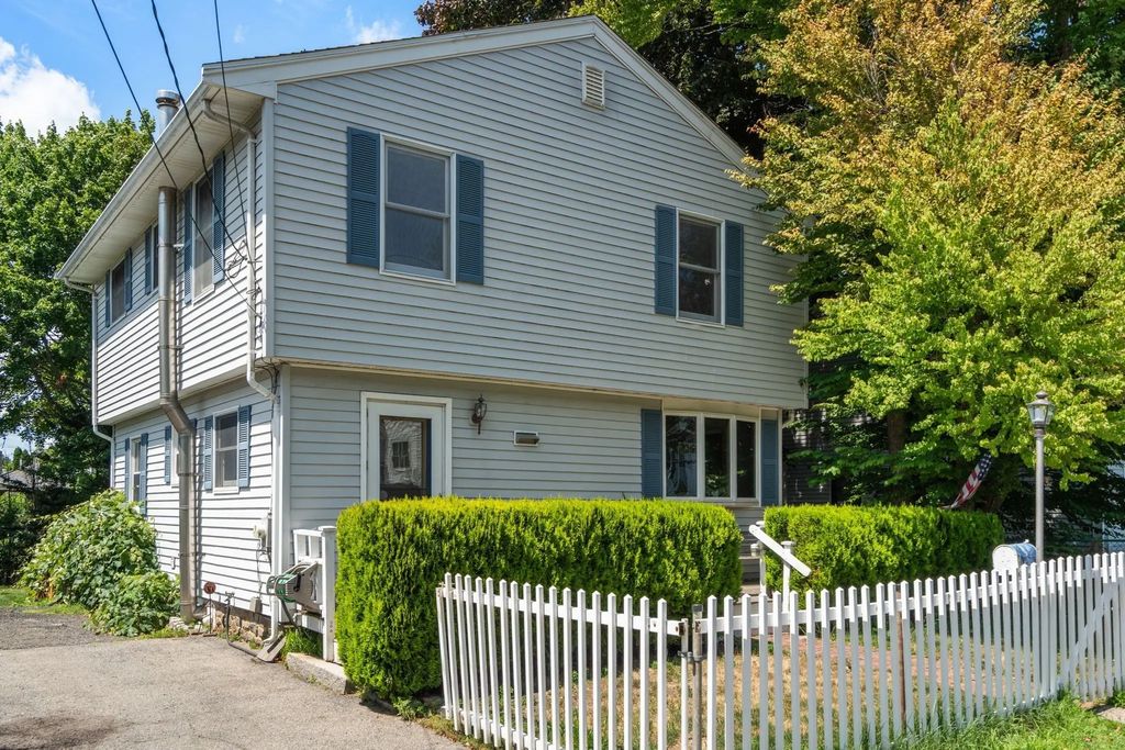 28 Pleasant St, Rockport
