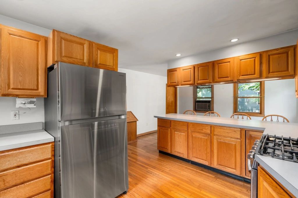 28 Pleasant St, Rockport