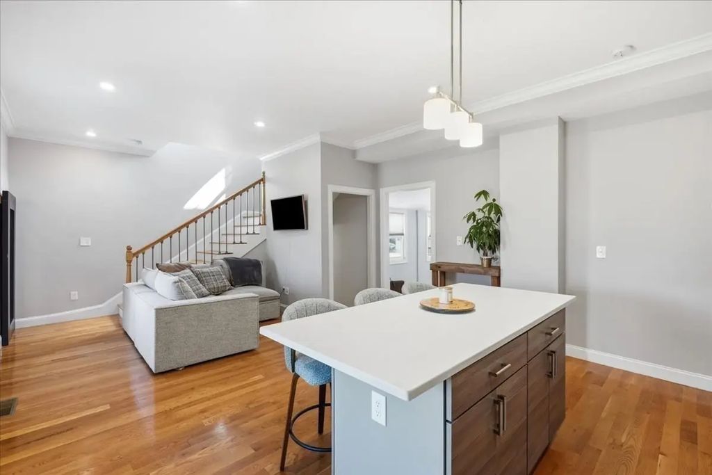 189 Shirley #2, Winthrop