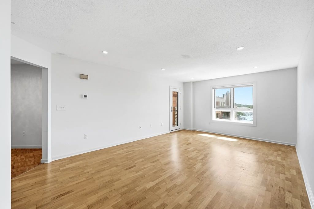 165 Cottage #701, Chelsea