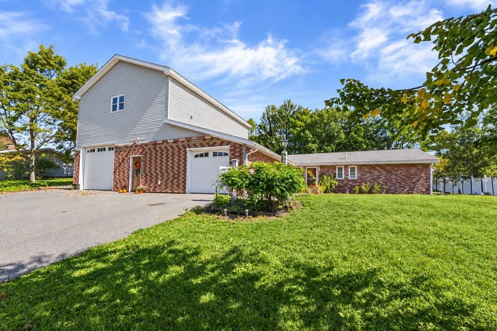 7 Lisa Road, Peabody