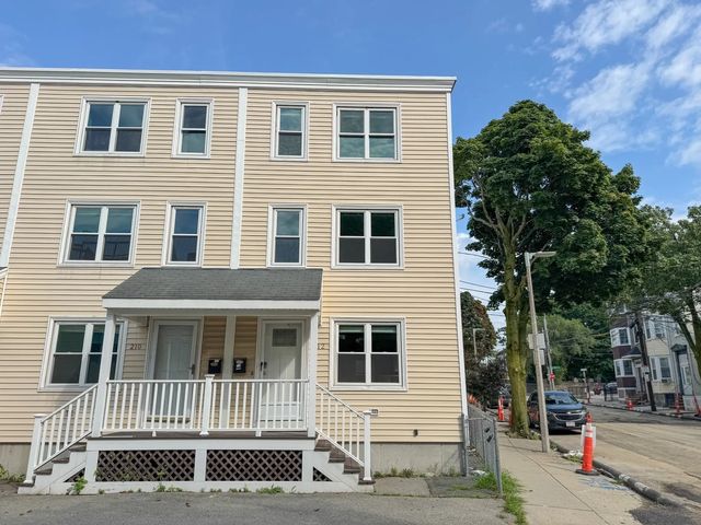 212 W 6th St #212, Boston