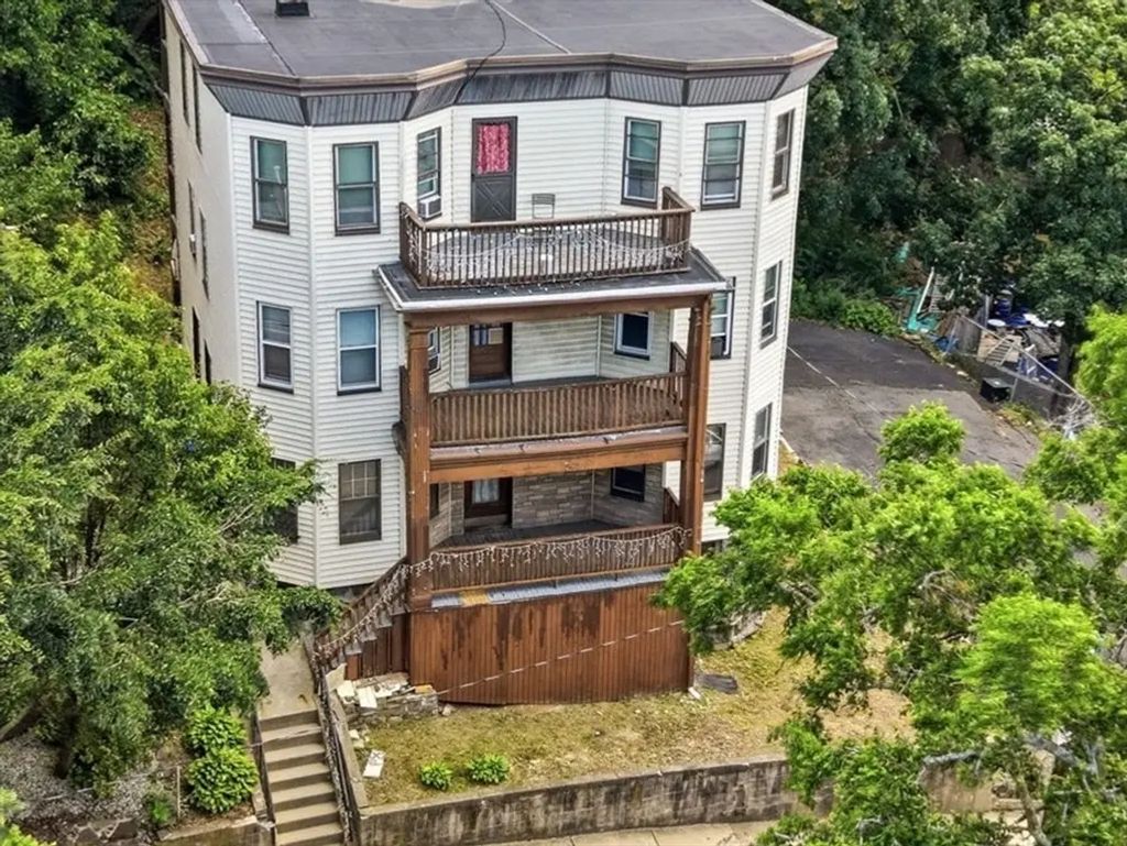 5 Rowell St, Boston